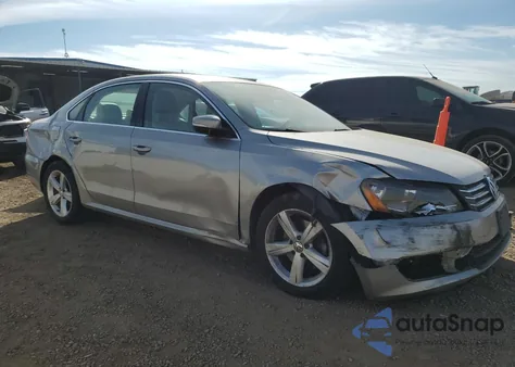 2013 Volkswagen Passat Se z USA, uszkodzony, nr VIN 1VWBH7A36DC086130